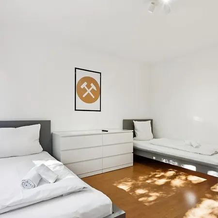 Modernes 2 Schlafzimmer Mit Balkon Apartment